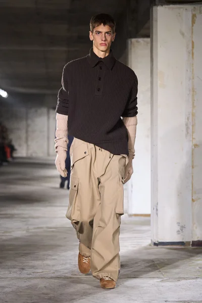 Look 18